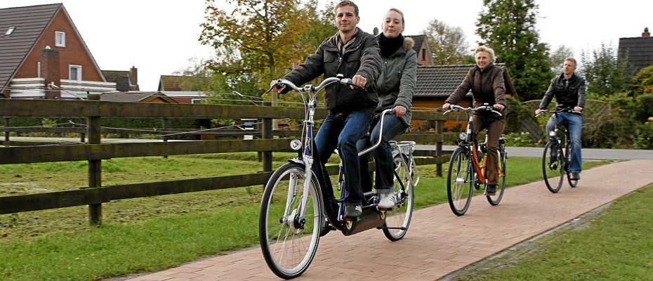 Radgruppe auf einer Tour in Ostfriesland